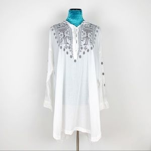 Johnny Was Biya White Gray Embroidered Tunic Top